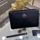 GUCCl (Gucci 9815-7)  Gucci new men's clutch bag, imported head layer cowhide leather, top hardware, with a combination lock, in the handbag series is really the best. Businessmen and trendsetters are applicable to the s