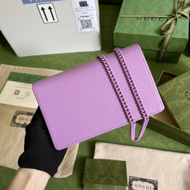 .   Packaged in a full set of original green boxes   This chain strap wallet from the GG Marmont collection revitalizes a design from previous collections and is crafted in a crisp lilac leather, bringing a stunning piec