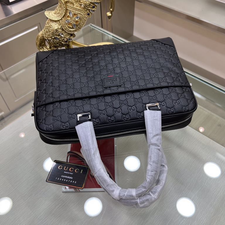 New - Tide   [GUCCI Gucci] briefcase   the most trendy and hottest models Imported head-layer cowhide leather, feel first-class   workmanship is very exquisite   show fashion and trend, presenting an inadvertent fashiona