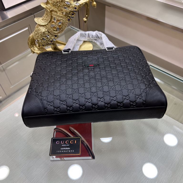 New - Tide   [GUCCI Gucci] briefcase   the most trendy and hottest models Imported head-layer cowhide leather, feel first-class   workmanship is very exquisite   show fashion and trend, presenting an inadvertent fashiona