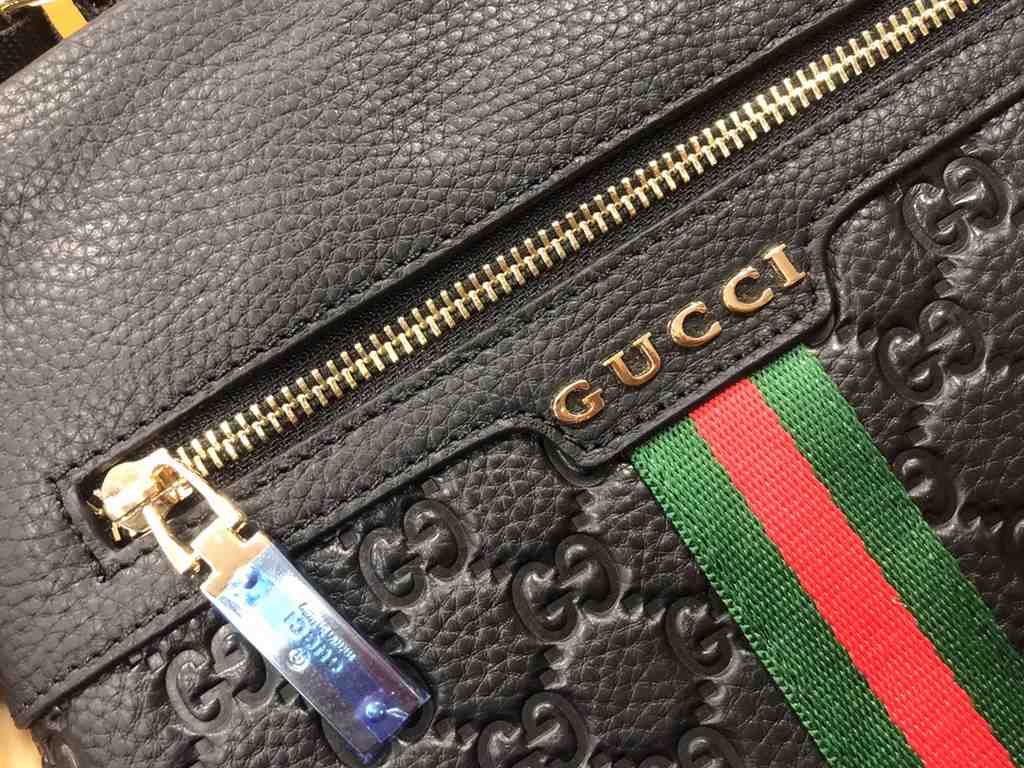 top goods Gucci crossbody bags    classic hot shipping pull, without adding any effect) top imported original cowhide, ultra-high definition hardware logo logo, ultra-comfortable feel soft soft leather, ultra-high-tech p