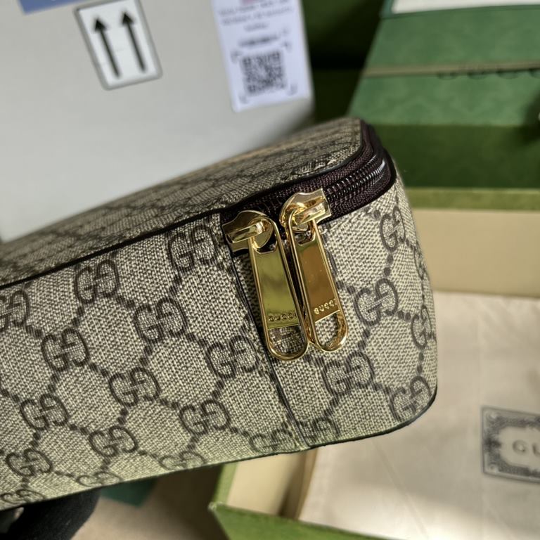 .  With a full set of original green box packaging GG Mini Square Bag, Gucci's new travelware collection draws on design elements from the 1900s, the heyday of luxury travel luggage. Crafted from the brand's highly recog