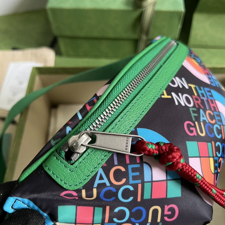 .  With a full set of original green box packaging The North Face x Gucci co-branded series of fanny packs, The North Face and Gucci have a similar development history and values, and uphold the same spirit of exploratio