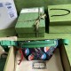 .  With a full set of original green box packaging The North Face x Gucci co-branded series of fanny packs, The North Face and Gucci have a similar development history and values, and uphold the same spirit of exploratio