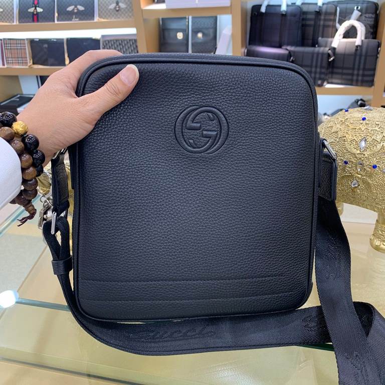 .   The original single official website 6927-4 # top original goods 2020 Gucci GUCCI counter popular models, high-end atmosphere, fashion and taste, the latest top GUCCl natural rate of head-layer cowhide, feel good fab