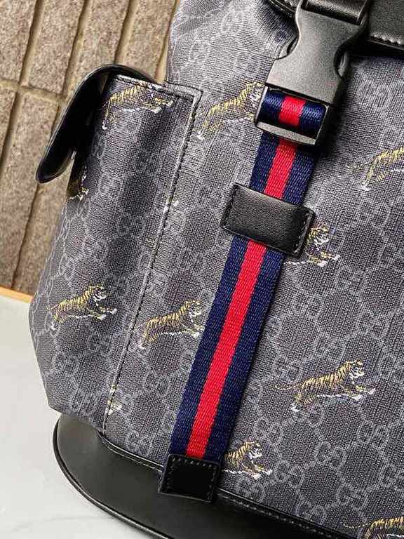 495563   High-end goods   New GUCCi duffel bag classic backpack accessories with striped webbing piping, incorporating this season's popular GG print, the early spring collection in a colorful way. GG Supreme high-grade 