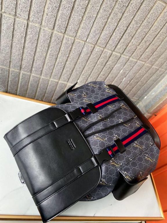 495563   High-end goods   New GUCCi duffel bag classic backpack accessories with striped webbing piping, incorporating this season's popular GG print, the early spring collection in a colorful way. GG Supreme high-grade 