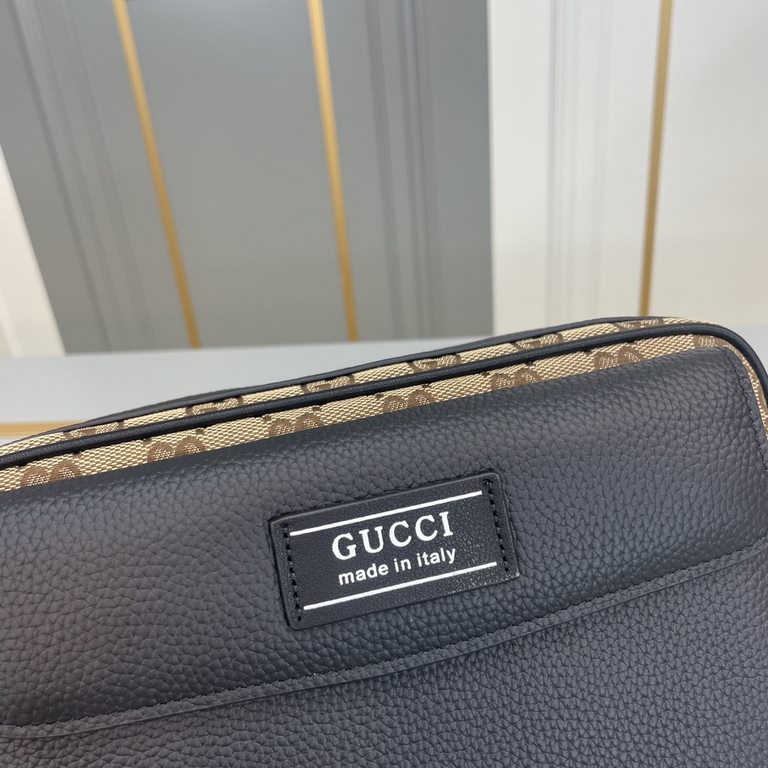 Original single goods [love] Gucci new original single authentic new counter with the same high-end men's casual cross-body bag   workmanship is super refined and elegant. With imported raw materials cowhide counter spec