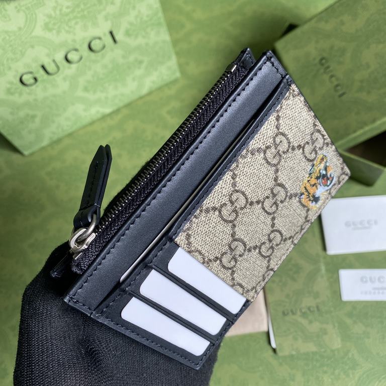 GG Marmont.   with a full set of original green packaging   can not stop the beauty of the bag you receivedGG Marmont series,  elegant and delicate design but captured the hearts of many young girls! It is also a must-ha