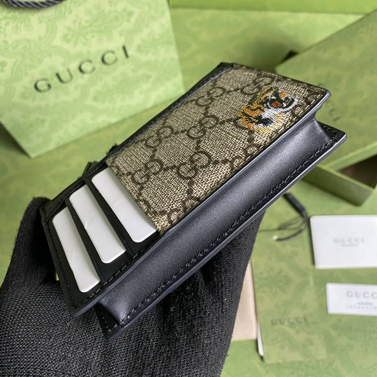 GG Marmont.   with a full set of original green packaging   can not stop the beauty of the bag you receivedGG Marmont series,  elegant and delicate design but captured the hearts of many young girls! It is also a must-ha