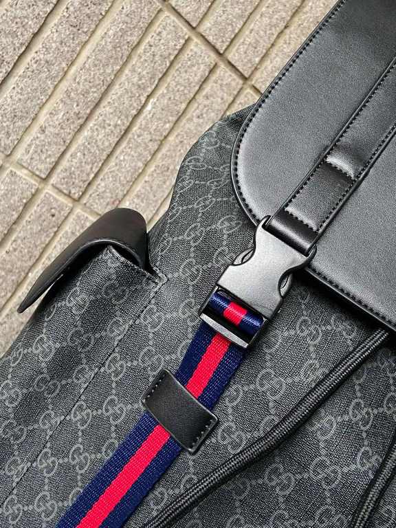 495563   High-end goods   New GUCCi duffel bag classic backpack accessories with striped webbing piping, incorporating this season's popular GG print, the early spring collection in a colorful way. GG Supreme high-grade 