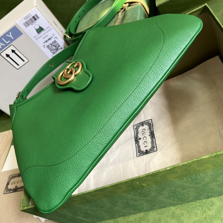 .  With a full set of original green box packaging GG  The Gucci Cosmogonie collection was unveiled at the historic Castello di Monte in Italy. The show featured a mix of aesthetic elements from different eras and geogra