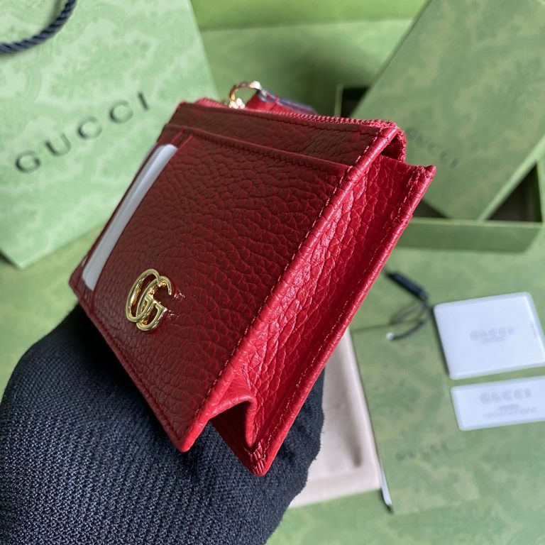 GG Marmont.   with a full set of original green packaging   can not stop the beauty of the bag you receivedGG Marmont series,  elegant and delicate design but captured the hearts of many young girls! It is also a must-ha