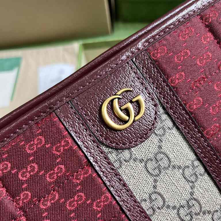 .   With a full set of original green box packaging   Mini GG Canvas Clutch Bag.Gucci's small leather accessories push the boundaries of design and continue to reinterpret classic travel pieces in a personalized way. Thi