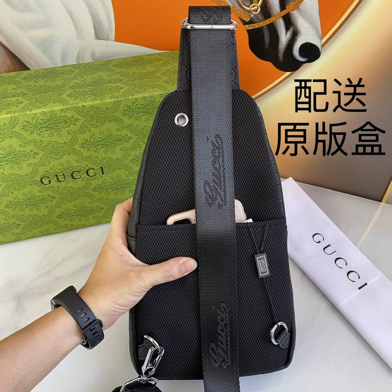 , [distribution of the original box] [original single goods] [love] Gucci original single authentic new counter with the same high-end men's casual chest bag   workmanship is super refined and elegant. With imported raw 