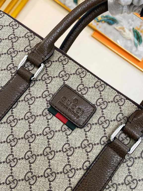 秘 [Gucci Briefcase]     Italian Milan counter new    Imported special fabrics with cowhide  [Strong] Casual Outdoor Backpacks, Calling Counter      Top Original Single Goods  [Strong] That texture is impeccable. Unique i