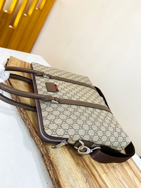 秘 [Gucci Briefcase]     Italian Milan counter new    Imported special fabrics with cowhide  [Strong] Casual Outdoor Backpacks, Calling Counter      Top Original Single Goods  [Strong] That texture is impeccable. Unique i