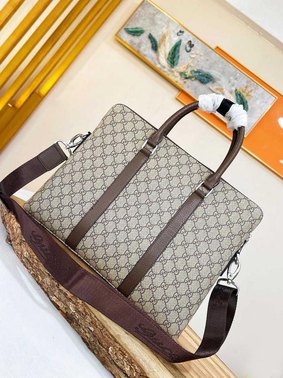 秘 [Gucci Briefcase]     Italian Milan counter new    Imported special fabrics with cowhide  [Strong] Casual Outdoor Backpacks, Calling Counter      Top Original Single Goods  [Strong] That texture is impeccable. Unique i