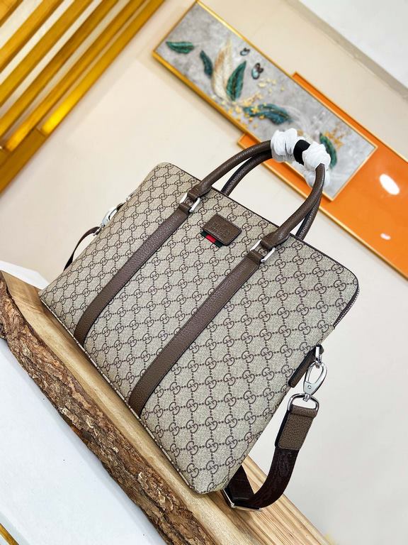 秘 [Gucci Briefcase]     Italian Milan counter new    Imported special fabrics with cowhide  [Strong] Casual Outdoor Backpacks, Calling Counter      Top Original Single Goods  [Strong] That texture is impeccable. Unique i