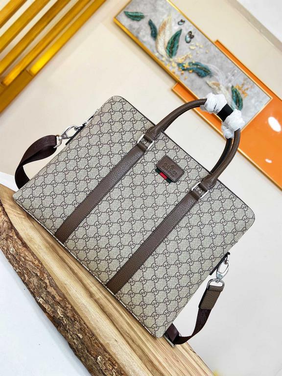 秘 [Gucci Briefcase]     Italian Milan counter new    Imported special fabrics with cowhide  [Strong] Casual Outdoor Backpacks, Calling Counter      Top Original Single Goods  [Strong] That texture is impeccable. Unique i