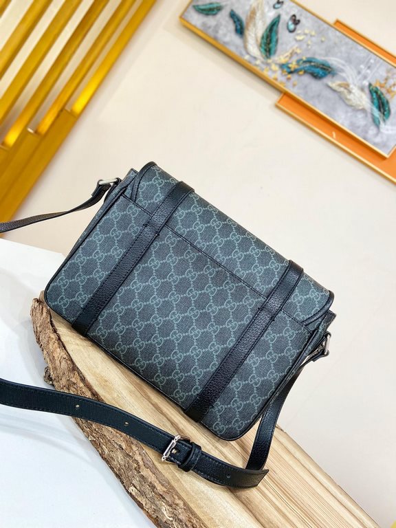 [Gucci 658542 Crossbody Bag]    Homage to the classics with the original design elements of the first messenger bagThe flap is closed with a magnetic closure for easier access to your belongingsThe bag's interior is spac