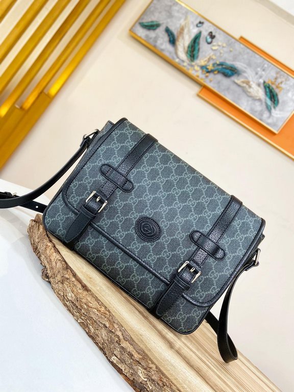 [Gucci 658542 Crossbody Bag]    Homage to the classics with the original design elements of the first messenger bagThe flap is closed with a magnetic closure for easier access to your belongingsThe bag's interior is spac