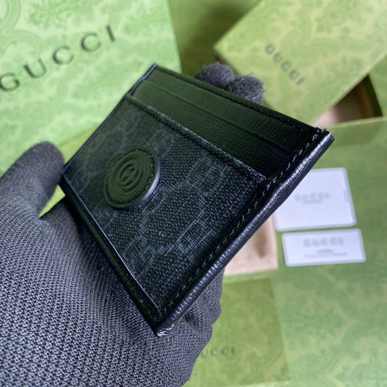 .   Comes with a full set of original green box packaging   This simple and slim wallet is made of black GG Supreme canvas, decorated with the same tone leather piping and interlocking double G tag, highlighting the char