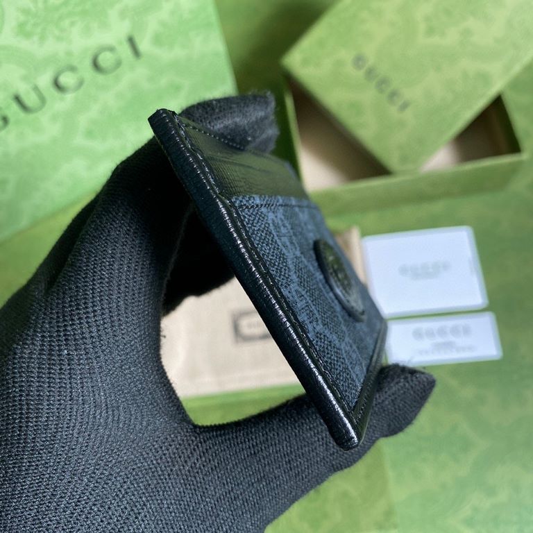 .   Comes with a full set of original green box packaging   This simple and slim wallet is made of black GG Supreme canvas, decorated with the same tone leather piping and interlocking double G tag, highlighting the char