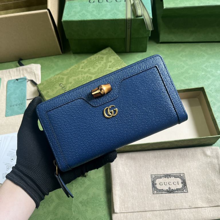 .   Comes with a full set of original green box packaging  GG Diana Collection Super Double G Bamboo Wallet. This full-zip wallet combines the brand's recognizable elements with bamboo hardware and monogrammed details. C