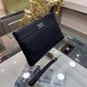 Gucci Gucci   new clutch bag, soft retro double G flower leather, is undoubtedly this season doubly sought after beautiful point la! Low-profile luxury, comfortable feel, simple and refreshing design more catering to urb