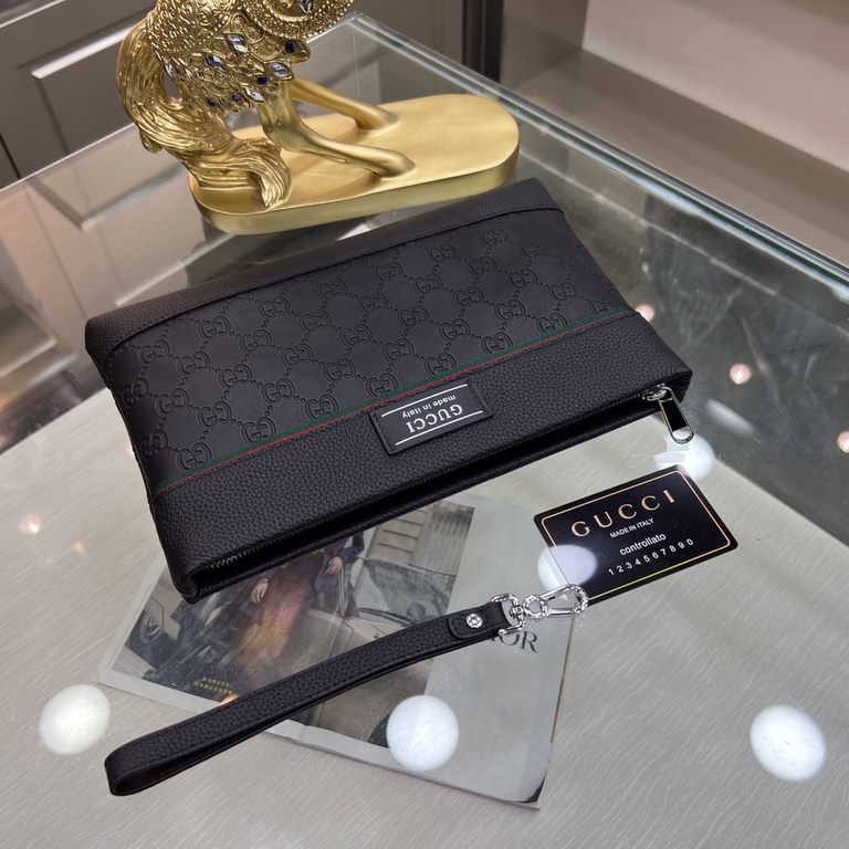 Gucci Gucci   new clutch bag, soft retro double G flower leather, is undoubtedly this season doubly sought after beautiful point la! Low-profile luxury, comfortable feel, simple and refreshing design more catering to urb