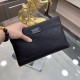 Gucci Gucci   new clutch bag, soft retro double G flower leather, is undoubtedly this season doubly sought after beautiful point la! Low-profile luxury, comfortable feel, simple and refreshing design more catering to urb