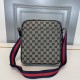 Original single goods [love] Gucci new original single authentic new counter with the same high-end men's casual cross-body bag   workmanship is super refined and elegant. With imported raw materials cowhide counter spec