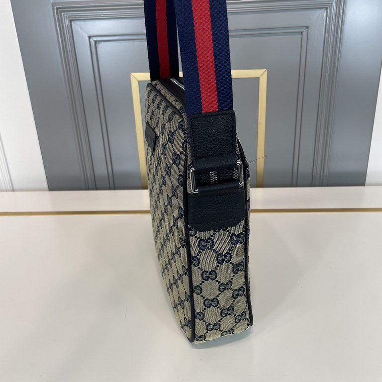 Original single goods [love] Gucci new original single authentic new counter with the same high-end men's casual cross-body bag   workmanship is super refined and elegant. With imported raw materials cowhide counter spec