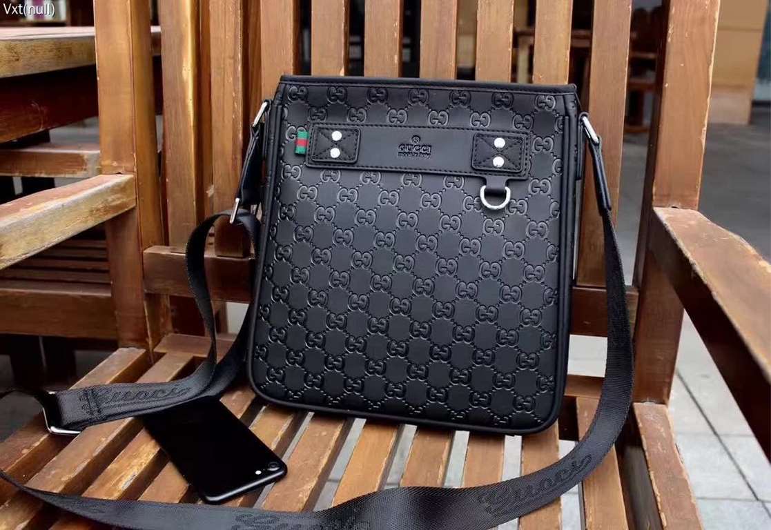 Batch (Model 33086 ~ crossbody bag black) Gucci GUCCI [Delight] 2021 Men's Casual Series      quite broad and smooth generous last design, with superb stitching to outline the leisure of the elegant mood,      depicts th