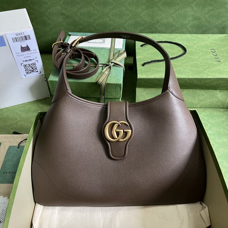 .  With a full set of original green box packaging GG  The Gucci Cosmogonie collection was unveiled at the historic Castello di Monte in Italy. The show featured a mix of aesthetic elements from different eras and geogra