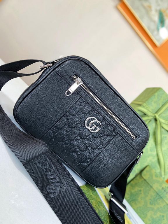 秘秘 Gucci    Counter the latest explosion of men's crossbody bags, heavy money to create a new channel goods   energetic   ideal for men's   the original hardware  LOGO clear and unparalleled   top layer of cowhide   qual