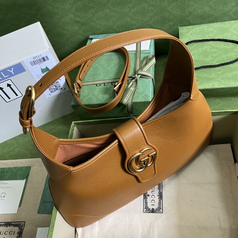 .  With a full set of original green box packaging GG  The Gucci Cosmogonie collection was unveiled at the historic Castello di Monte in Italy. The show featured a mix of aesthetic elements from different eras and geogra