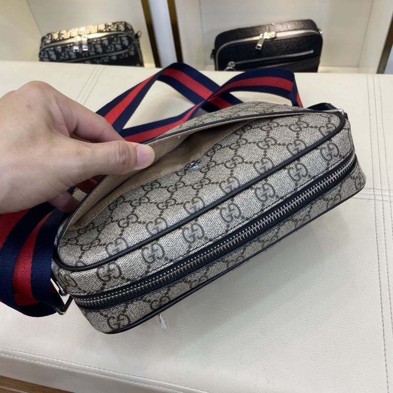 .     The original single official website 8004-3 Gucci original single authentic new counter with the same high-end men's casual cross-body bag   workmanship is super refined and elegant. Leather feel soft and comfortab