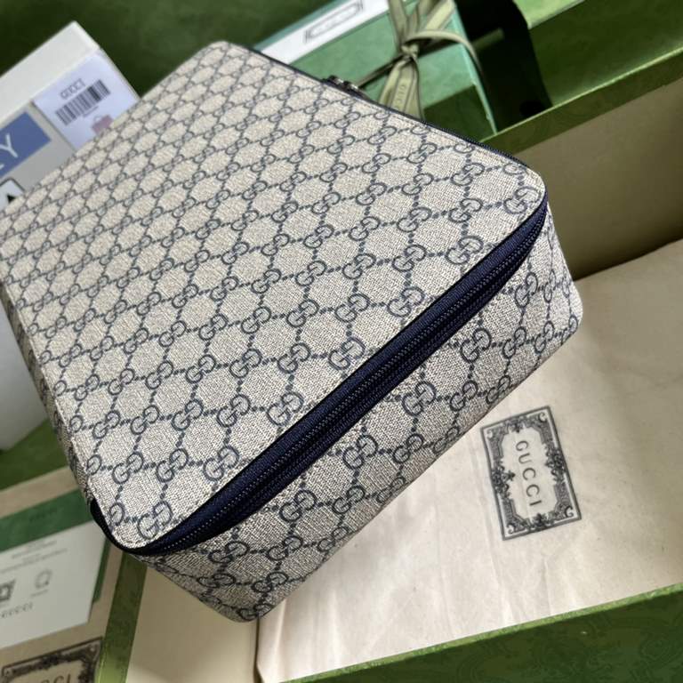 .   With a full set of original green box packaging   GGG Large Square Bag, Gucci's new travelware collection draws on design elements from the 1900s, the heyday of luxury travel luggage. In the brand's recognizable blue