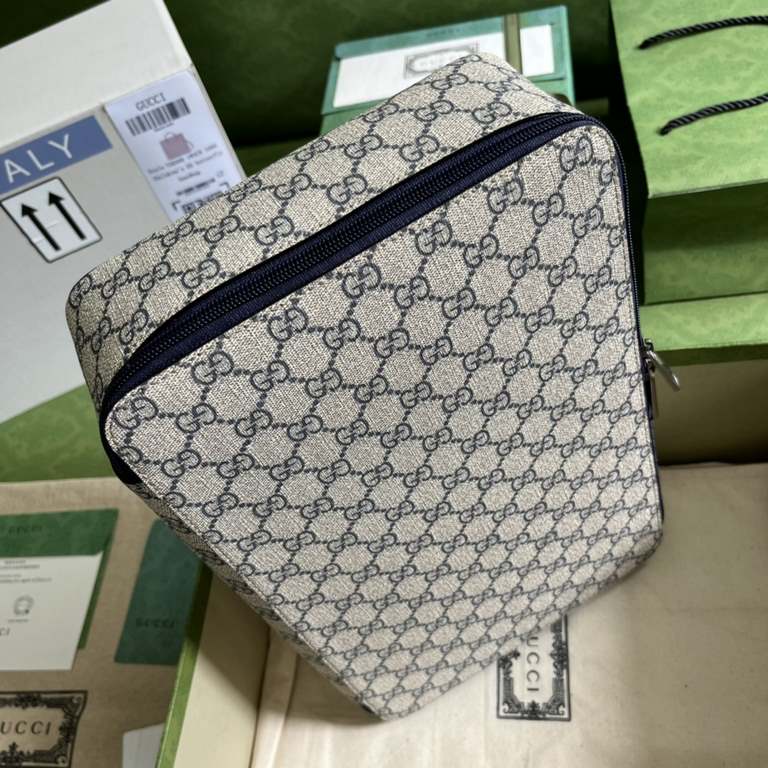 .   With a full set of original green box packaging   GGG Large Square Bag, Gucci's new travelware collection draws on design elements from the 1900s, the heyday of luxury travel luggage. In the brand's recognizable blue