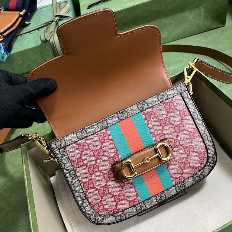 .   With a full set of original green box packaging   Chinese New Year collection Gucci Horsebit 1955 mini handbag. To celebrate the New Year and the festivities that come with it, the House presents a variety of colorfu