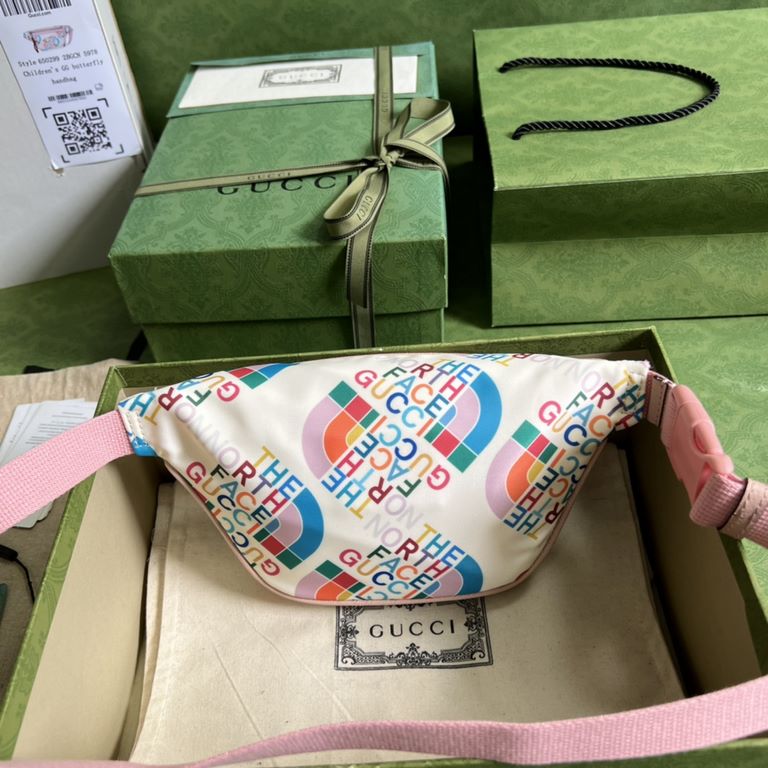 .  With a full set of original green box packaging The North Face x Gucci co-branded series of fanny packs, The North Face and Gucci have a similar development history and values, and uphold the same spirit of exploratio