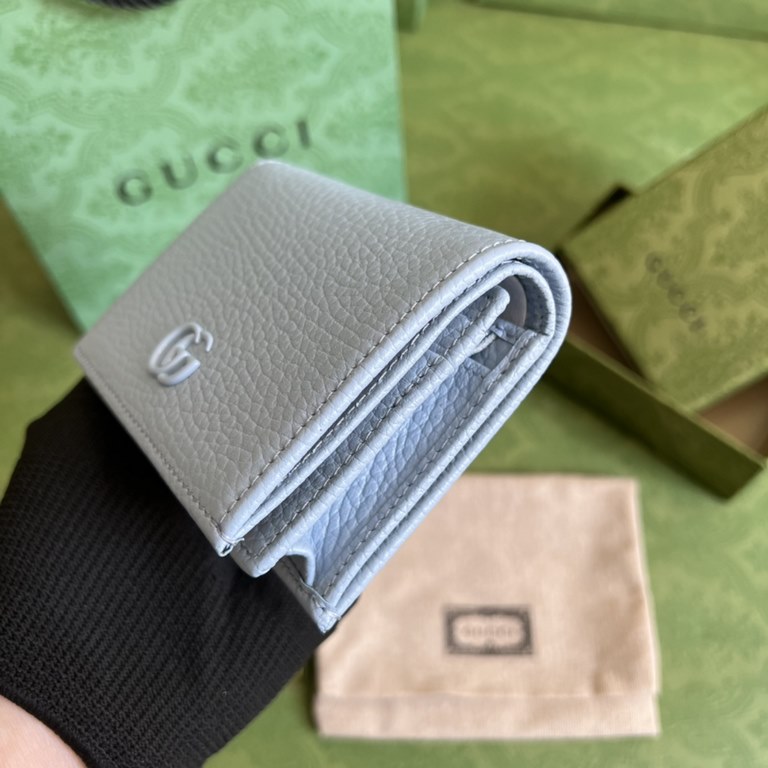 .   with full set of original green box packaging   GGG Marmont Collection Card Case This GGG Marmont Collection card case is crafted in classic and durable light blue two-tone leather, adding to the Aria - Fashion Aria 