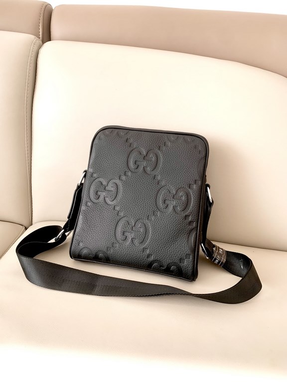 gucci gucci counter new shoulder crossbody bag, material head layer medium lychee grain cowhide, fashionable with the outstanding design, the heart is not as good as the action, the size of 26-22-5cm