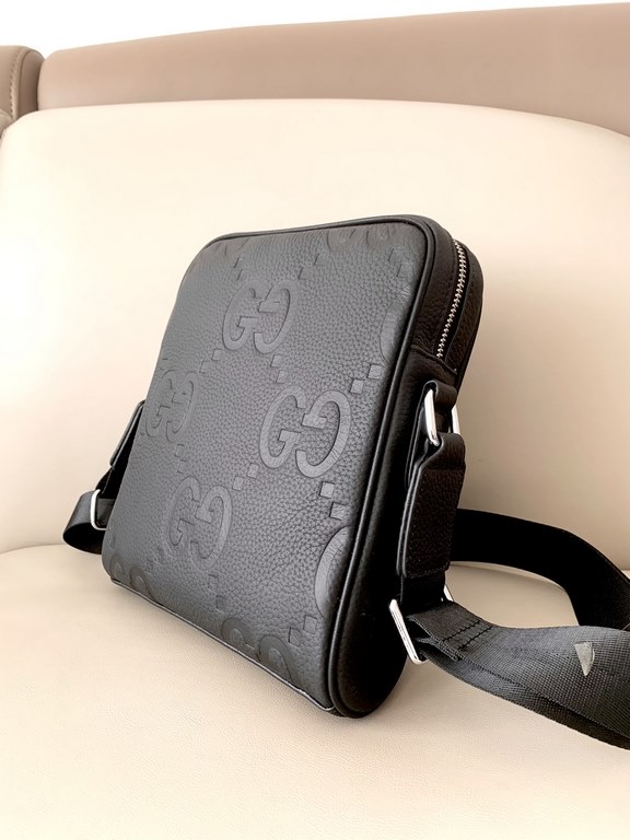 gucci gucci counter new shoulder crossbody bag, material head layer medium lychee grain cowhide, fashionable with the outstanding design, the heart is not as good as the action, the size of 26-22-5cm