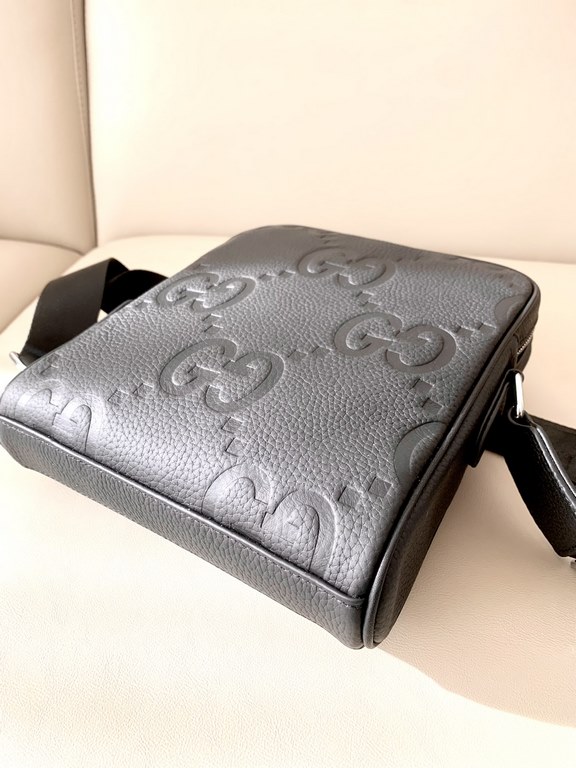 gucci gucci counter new shoulder crossbody bag, material head layer medium lychee grain cowhide, fashionable with the outstanding design, the heart is not as good as the action, the size of 26-22-5cm