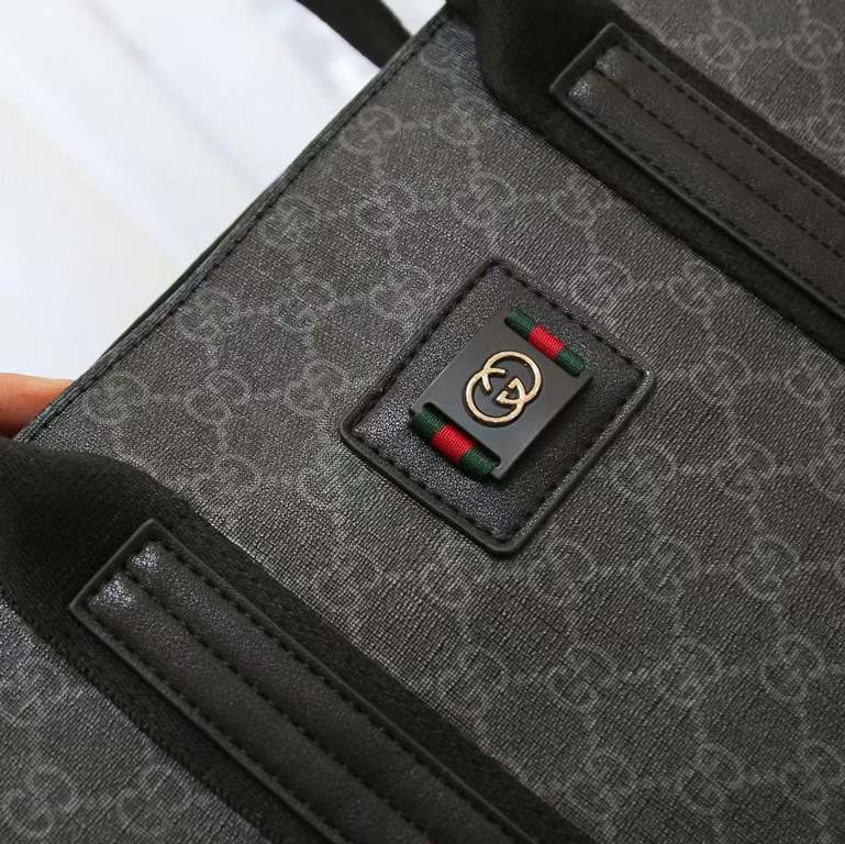 秘秘 [Gucci 88125 】     Counter the latest explosion of men's briefcases, heavy money to create a new channel goods   energetic   ideal for men's   original hardware  LOGO clear and unparalleled   top layer of head Cowhide