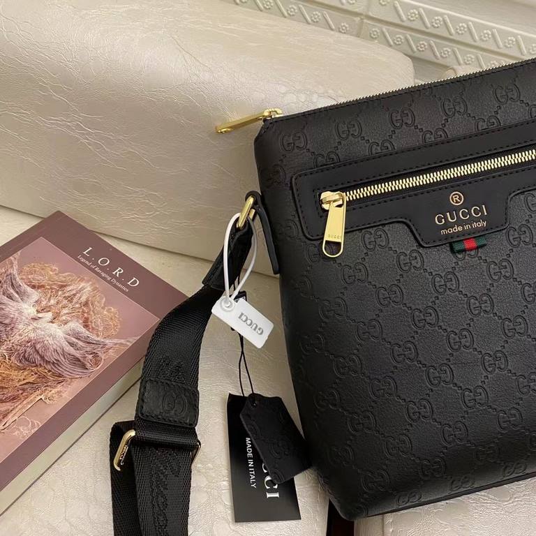 ￥ ~ spring and summer show style   Gucci GUCCI new men's shoulder crossbody bag black   imported first layer of fetal cowhide leather pressed double G  LOGO with a small double G   details flawless ...... Model No. AL980