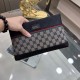 Gucci Gucci   new clutch bag, high-end quality fabrics with imported double G leather, is undoubtedly this season's much sought-after beautiful points! Low-key luxury, feel comfortable, simple and refreshing design more 